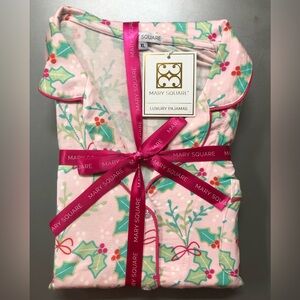 Mary Square Christmas Luxury Boutique Pajama Set Size XL Button Up
